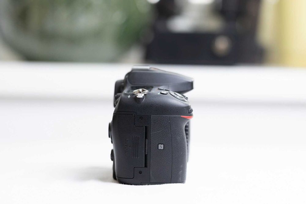 Lustrzanka Nikon d7200 MAŁY PRZEBIEG + karta pamięci 64GB + 4 baterie