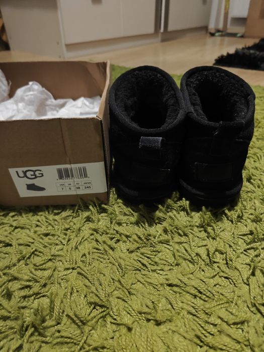 UGG Classic Ultra Mini czarne rozmiar 38, śniegowce