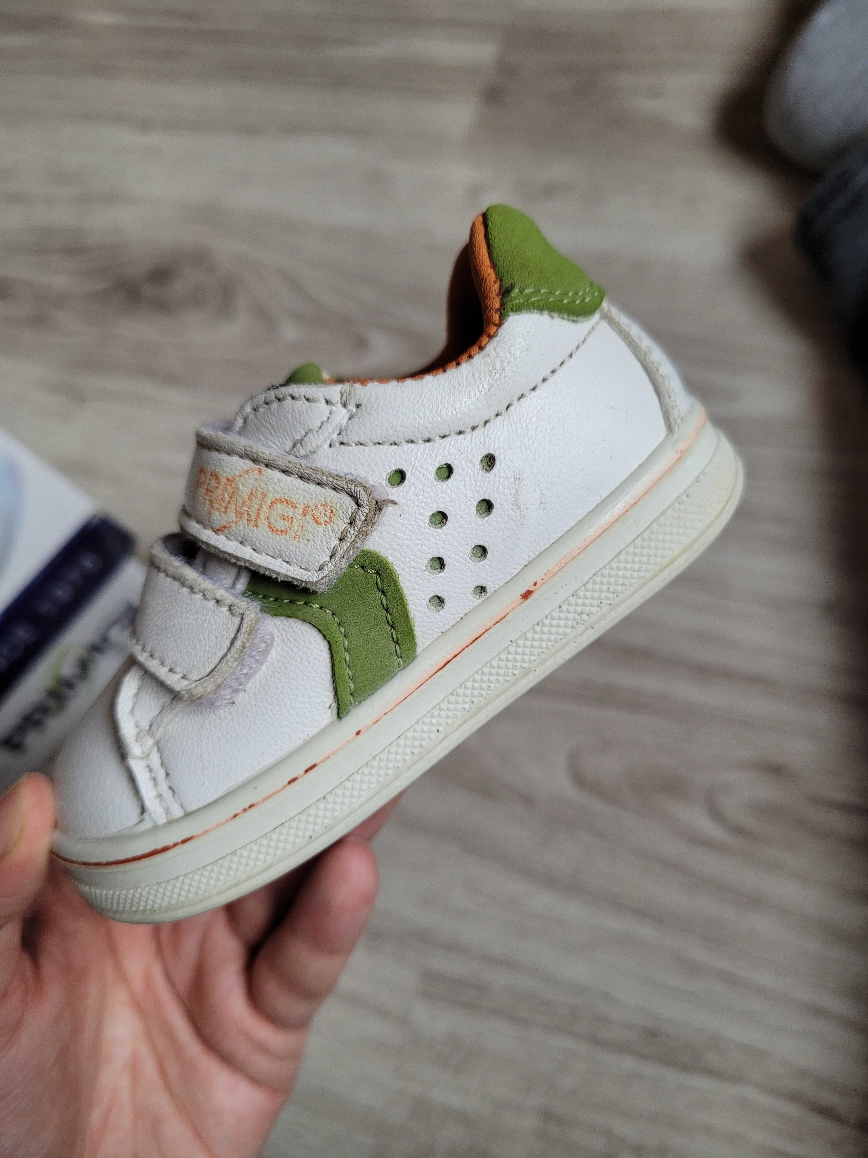 Biale buty sneakersy adidasy na rzepy, rozmiar 18, marka Primigi