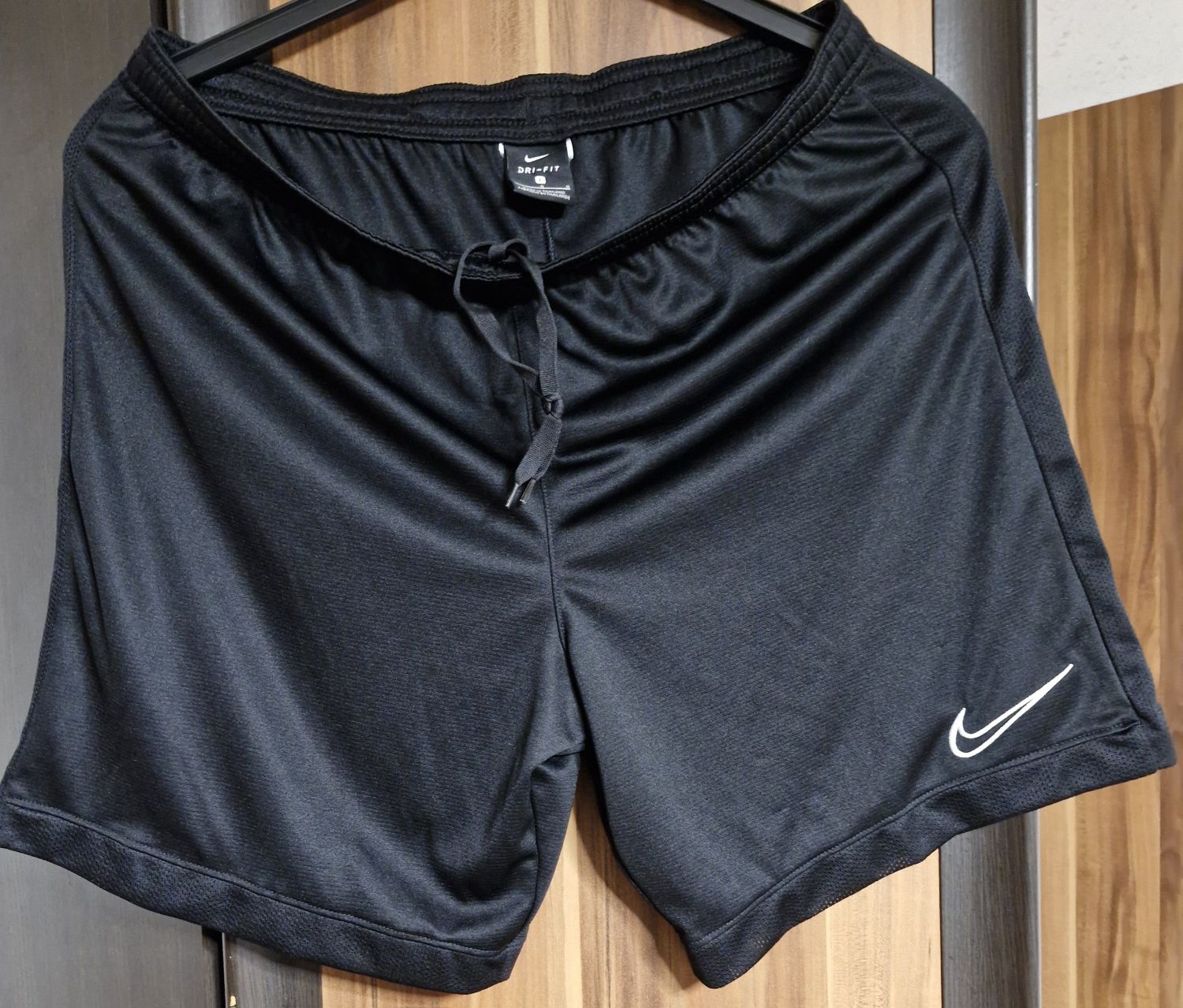 Spodenki krotkie męskie Nike rozmiar L stan idealny