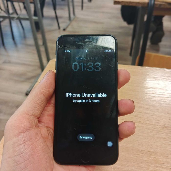 Айфон 8 заблоканий