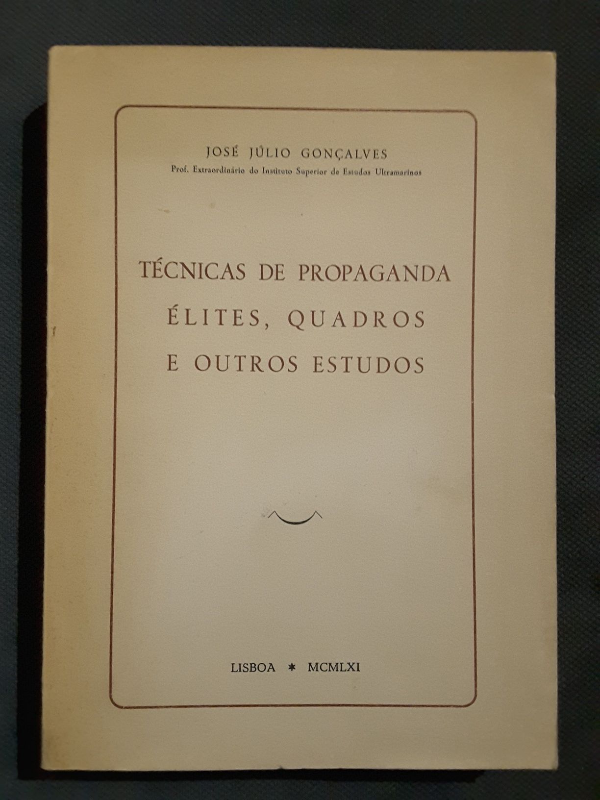 Estudos sobre o Ultramar/ Salazar A Vida e a Obra/ Soldado do Império