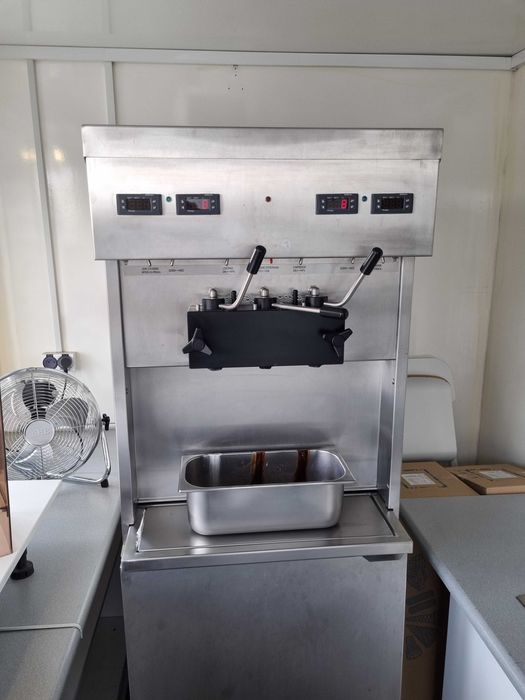 Maszyna  do lodów świderków Sachart , chłodzenie powietrze.