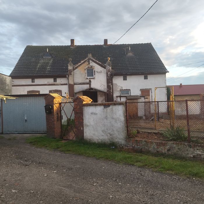 1/2 domu wolnostojącego z pomieszczeniem gospodarczym cena 150tys zl