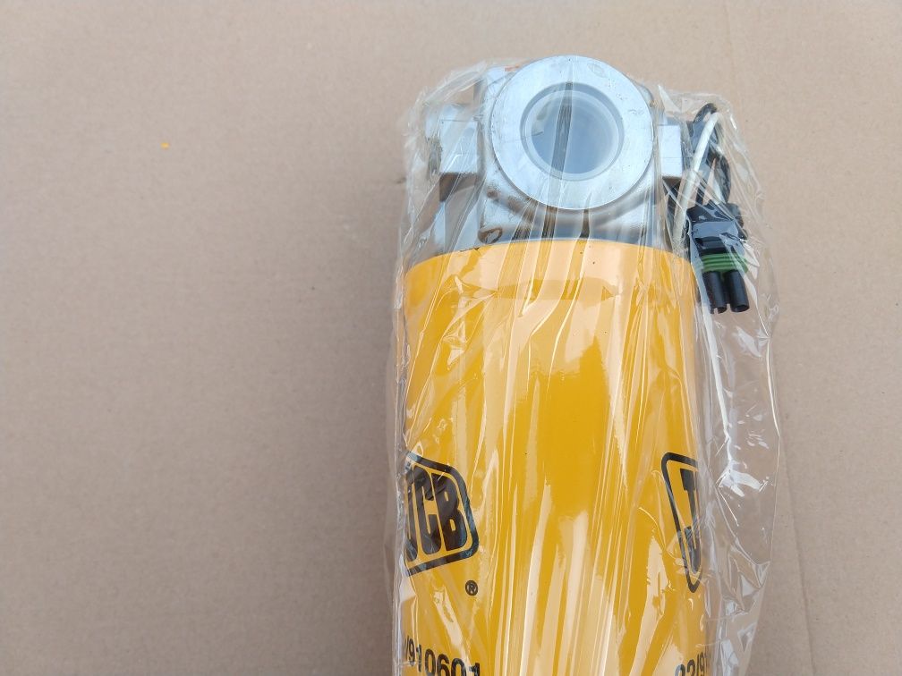 Filtr hydrauliczny z podstawą ładowarki JCB ze skrzynią automatyczną