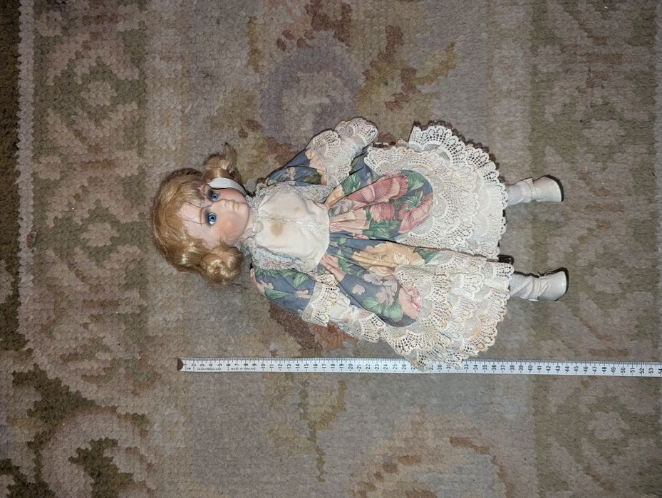 Bonecas antigas com cabeça em louça