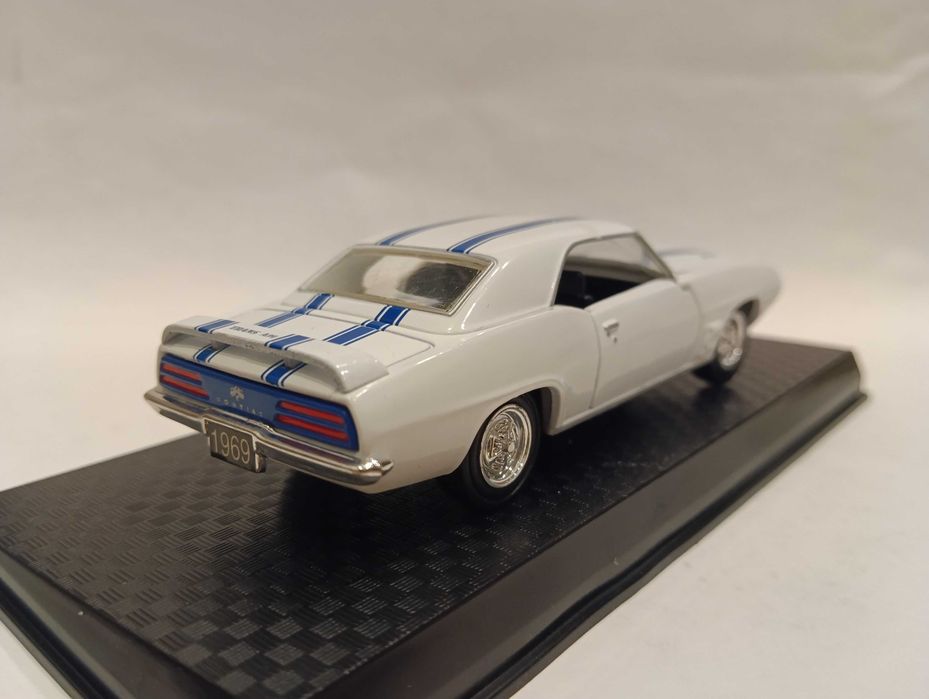 1969 Pontiac Firebird Trans Am - Road Champs 1:43, diecast 1998