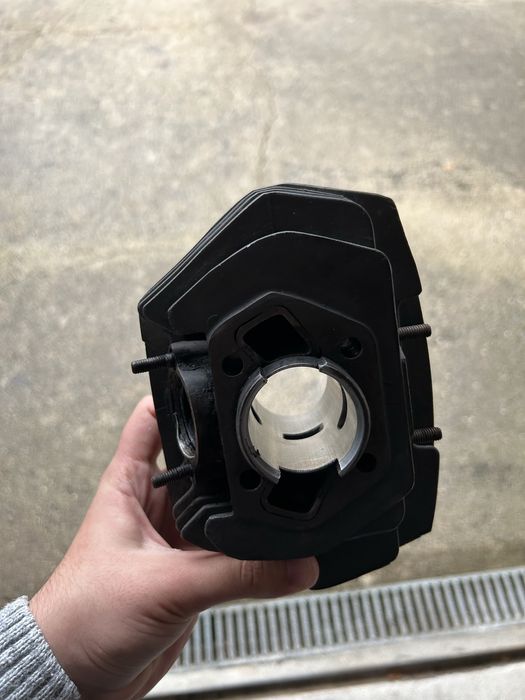 Motor casal 4 com mais um cilindro