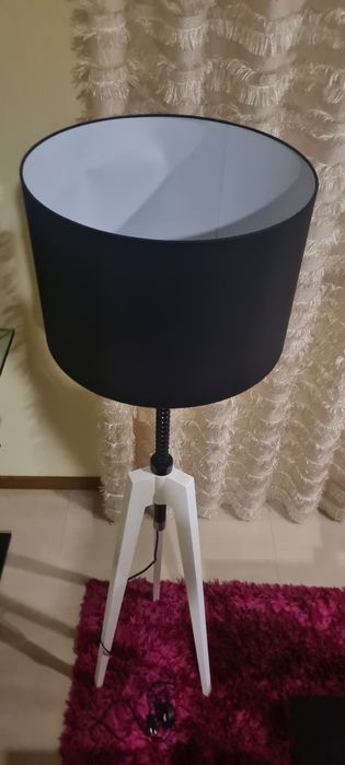 Candeeiros preto e branco