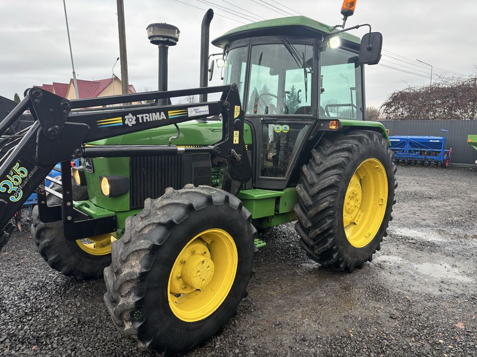 Трактор John Deere 2850 з фронтальним погрущиком