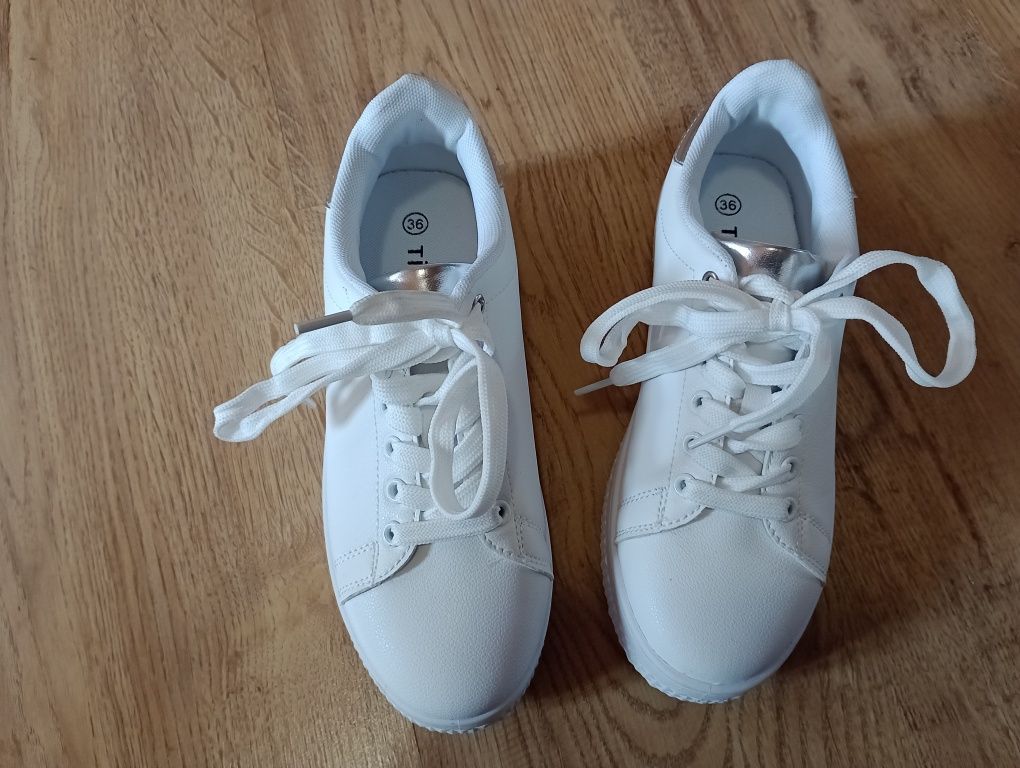 Białe buty rozmiar 35-36
