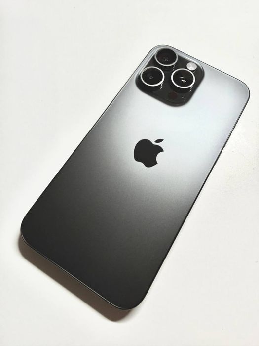 iPhone 15 Pro Max • 256 GB • Black Titanium