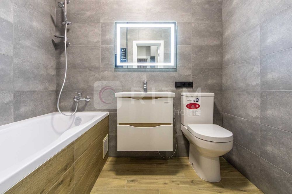 Оренда. Перша здача. Велика площа.