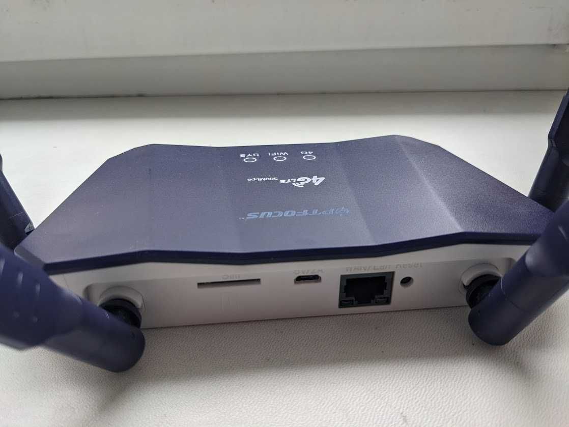 Роутер 4G OPTFOCUS OFS-SRC102 працює від повербанку (5 вольт живлення)