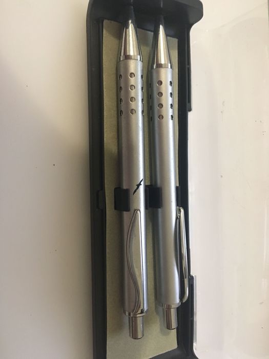 2 esferográficas novas