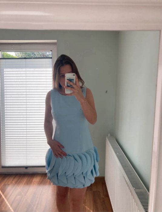 Prześliczna błekitna sukienka bez rękawów