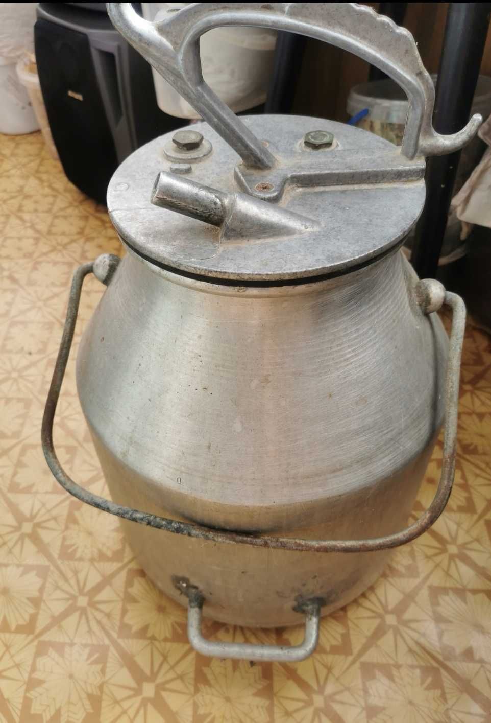 Продам бідон молочний