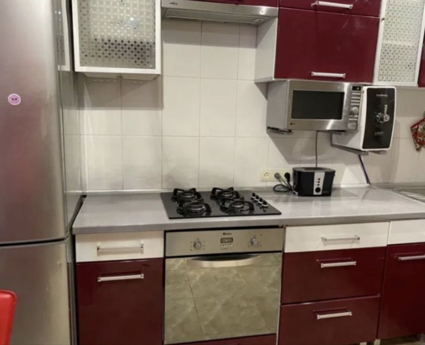 Продается уютная и просторная 2к /квартира Сталинка ,в Центре города!