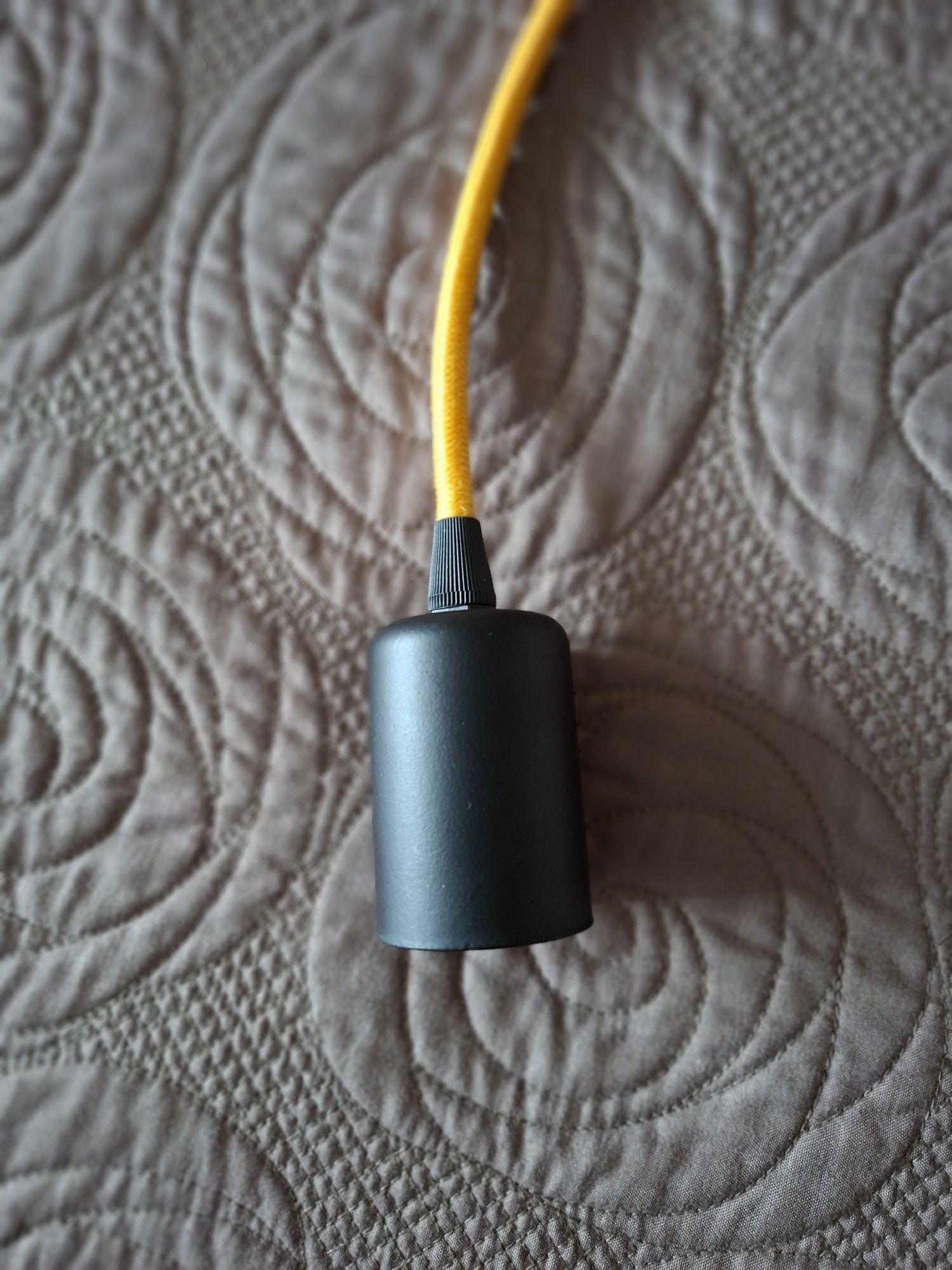 Lampa sufitowa długi kabel