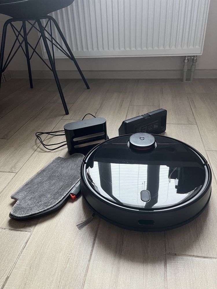 Продам робот пылесос Xiaomi Mi Robot Vacuum-Mop P