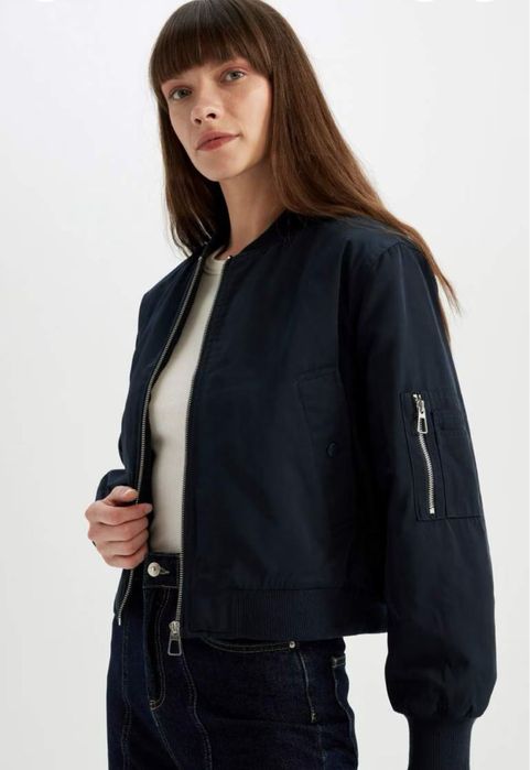 Куртка бомбер темного синего цвета с утепоением