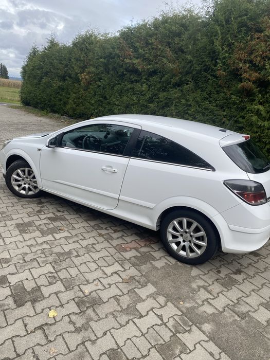Opel Astra H GTC 2006r