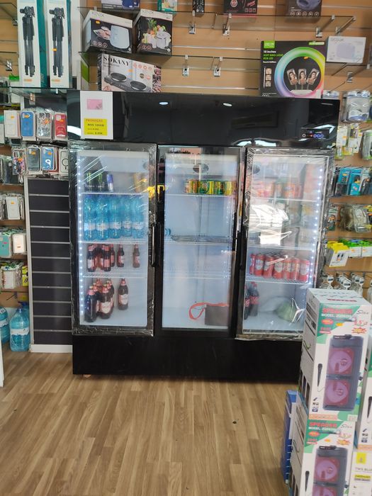 Frigorífico comercial com 3 portas