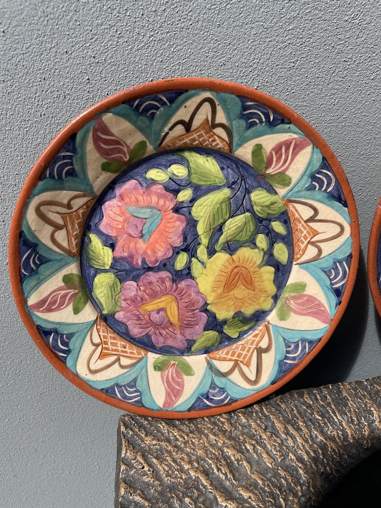 Quatro pratos decorativos