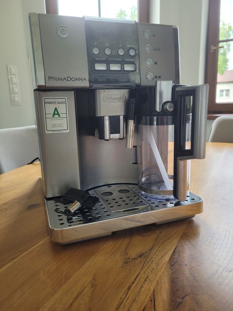 Automatyczny ciśnieniowy ekspres DeLonghi PrimaDonna ESAM6620 15 bar