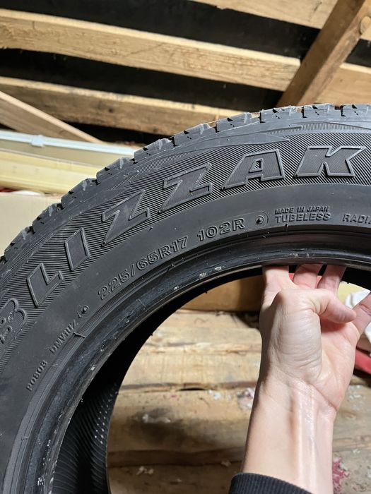Шини зимові  Bridgestone blizzak