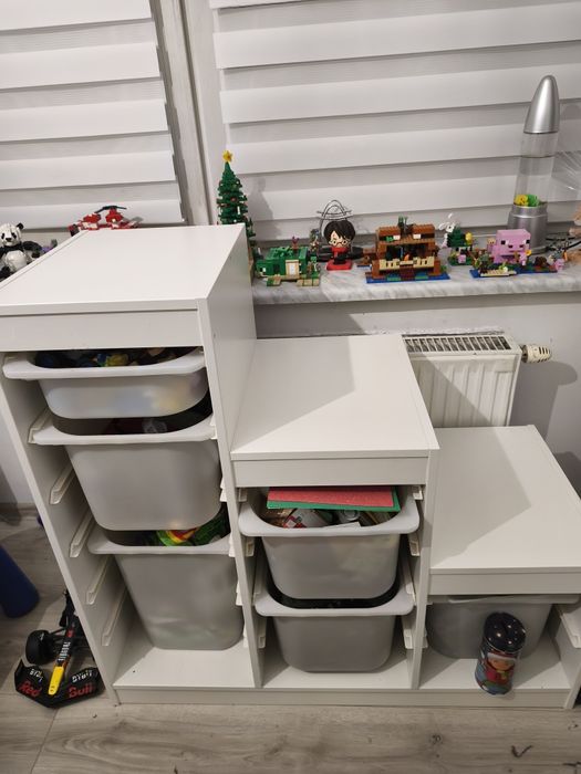 Regał z pojemnikami  ikea