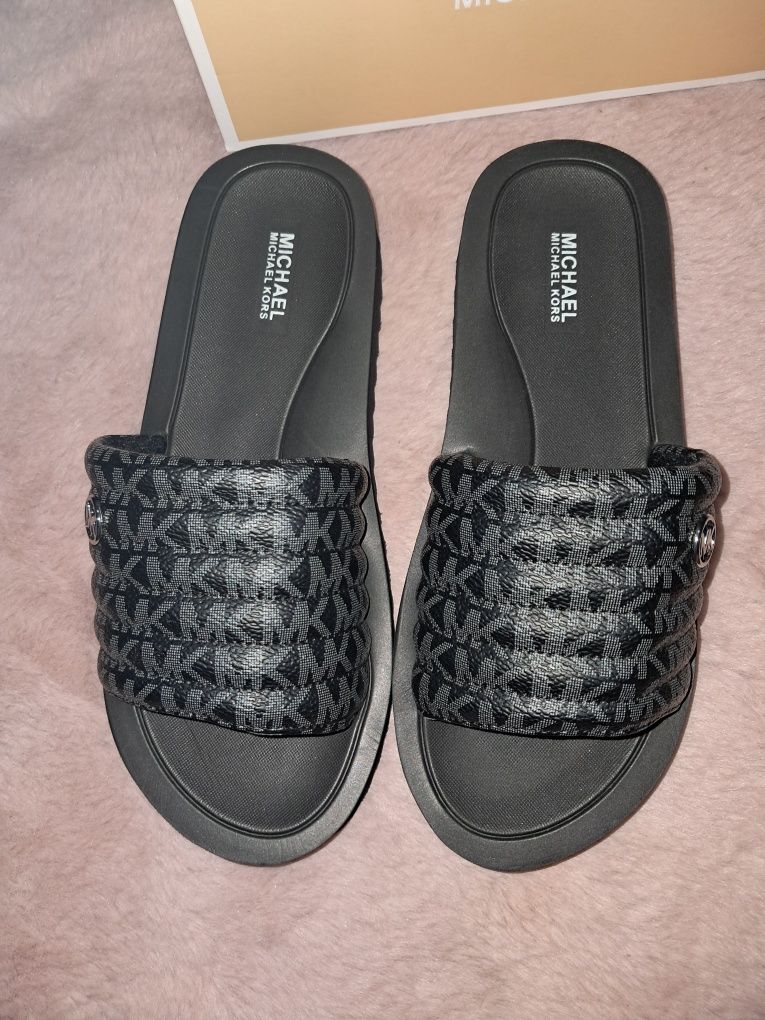 Michael Kors czarne klapki r 36 logowane monogram MK teagan