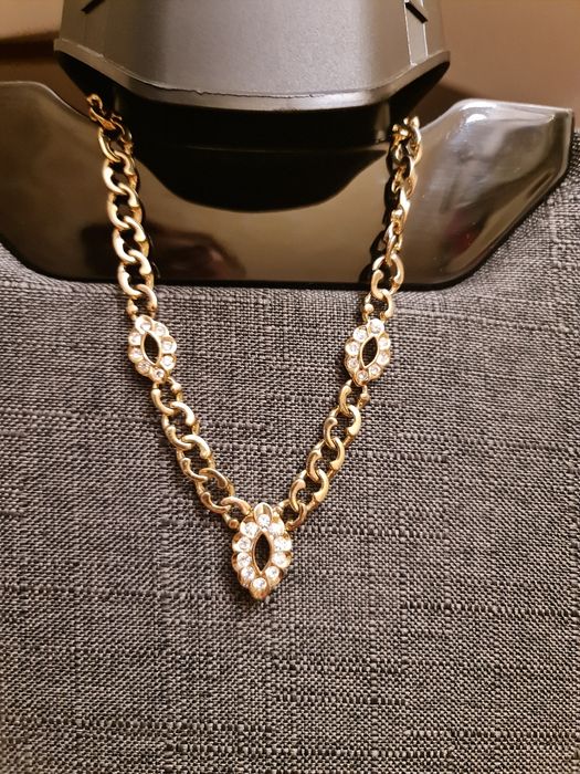 Прикраси, кольє, бусы.