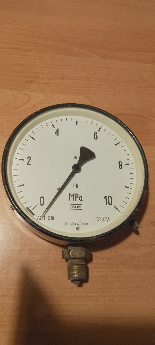 Duzy manometr KFM ,  10  mpa.