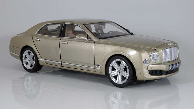 Model 1:18 Rastar Bentley Mulsanne 2014 beige - USZKODZONY