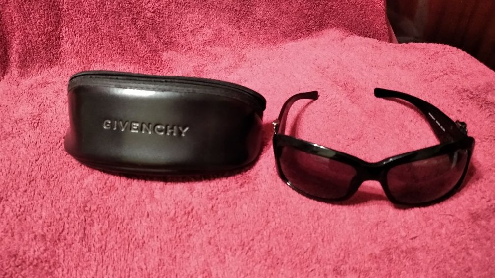 Солнечные очки Givenchy