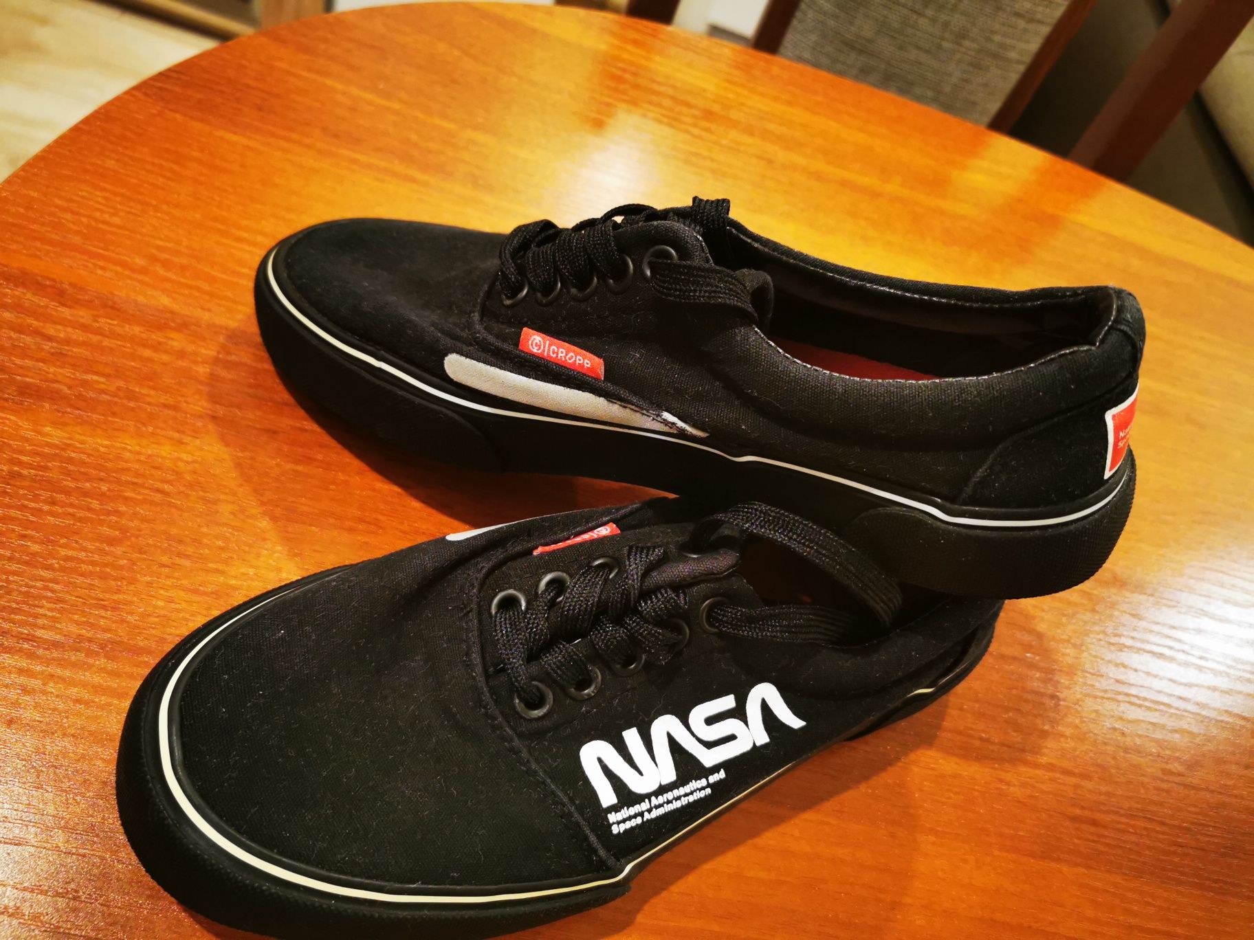 Sprzedam buty marki CROPP NASA