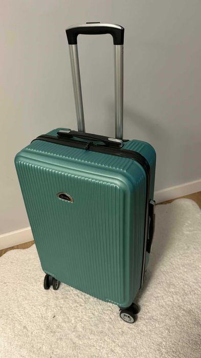 Walizka podróżna na kółkach z OCHNIK - okazyjna cena