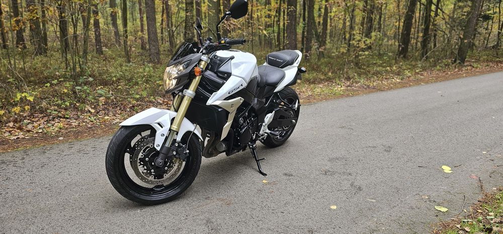 Suzuki GSR 750 niski przebieg stan idealny