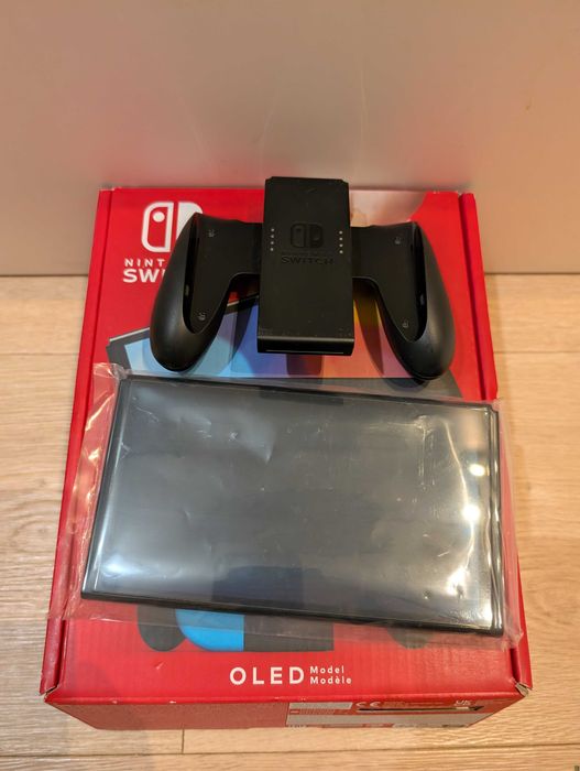 NINTENDO SWITCH OLED 4 joycon'y + gry