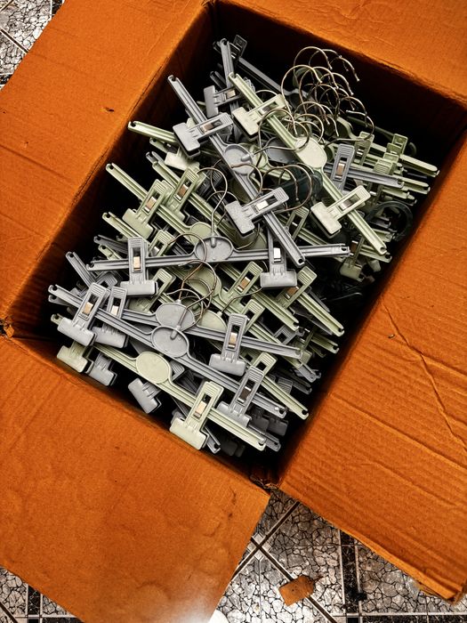 Wieszaki dziece klipsy do sklepu wyposażenie ubrania garderoba