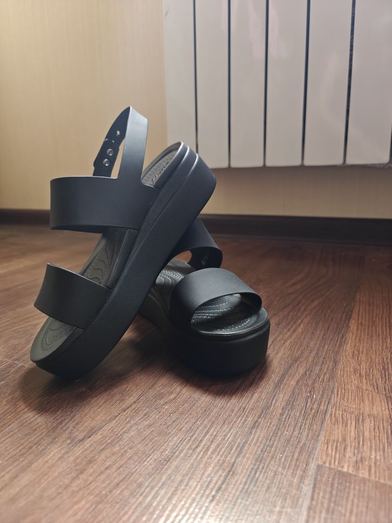 Сандалі Бруклін Crocs