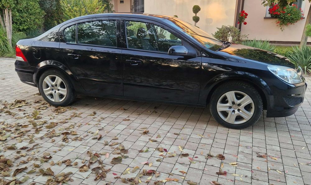 Opel Astra H Sedan 1.6 ECOTEC BENZYNA + LPG