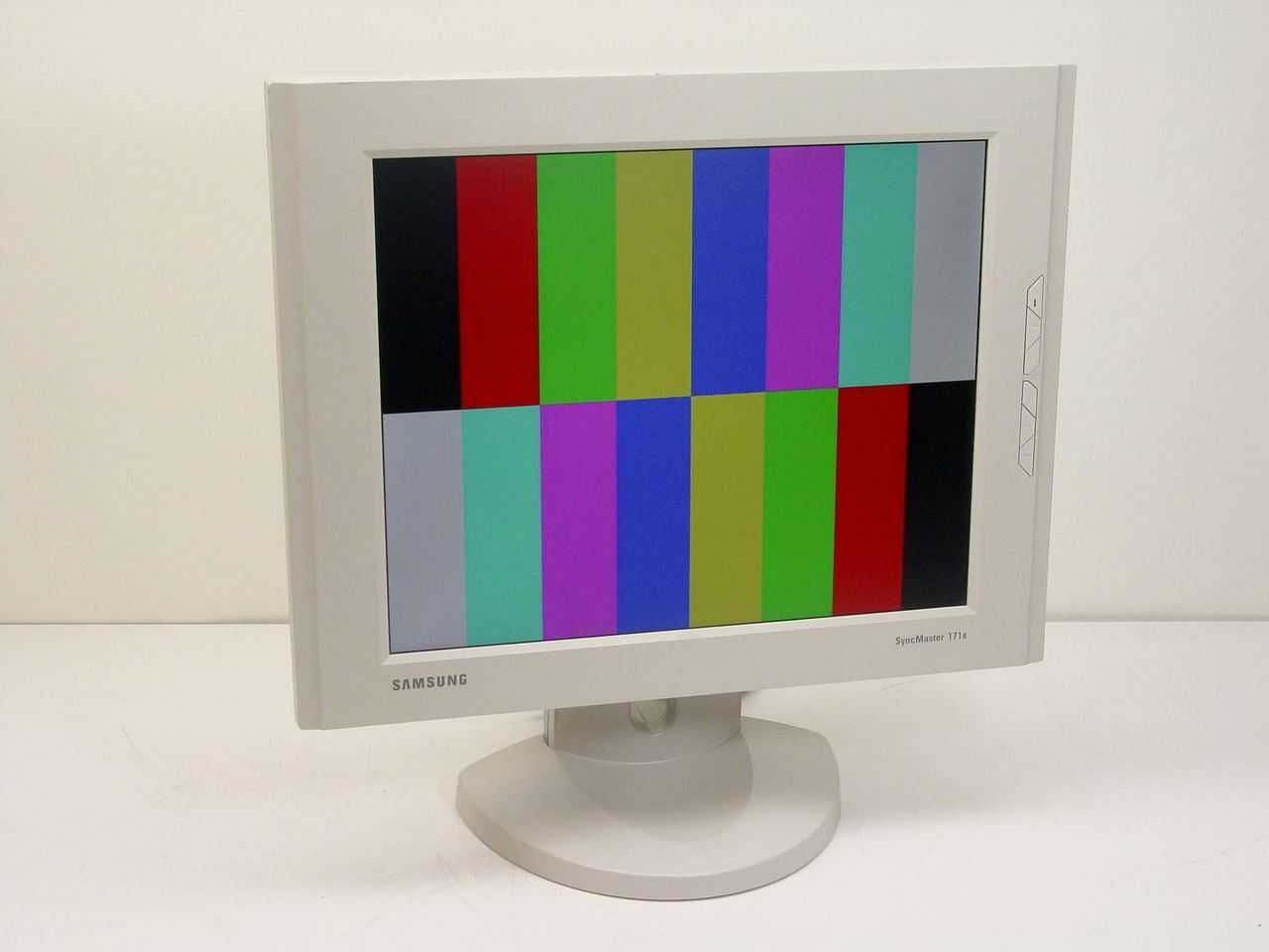 Monitor Samsung GH17MS SyncMaster 171s 17" LCD Monitor - Branco