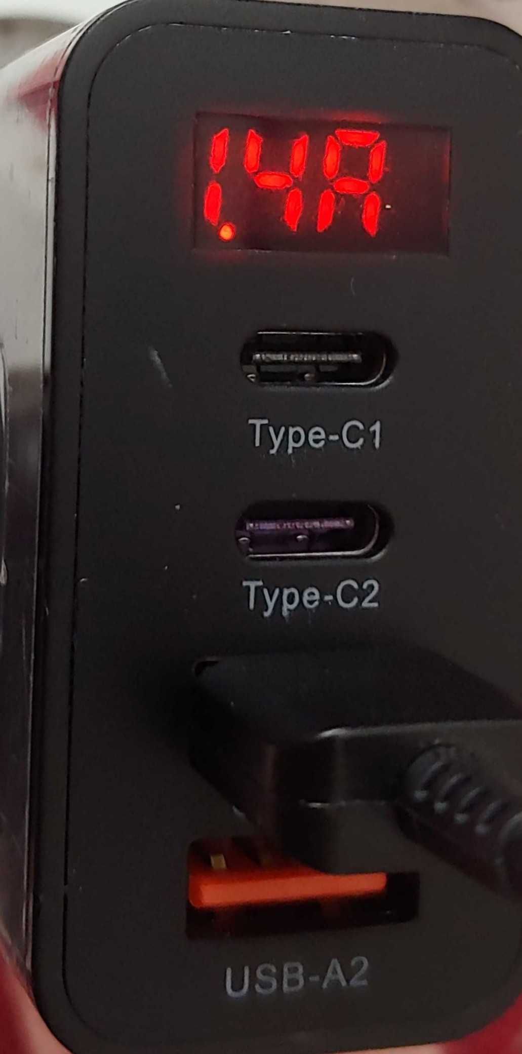 Зарядное устройство с дисплеем 4USB слота  5V 3.1A зарядка новое