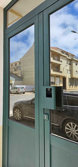 Apartamento remodelado T1 90m2 (60m2 T1 r/c + 30m2 Cave)