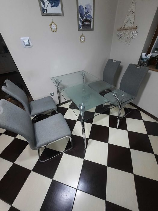 Stół z krzesłami 140x80