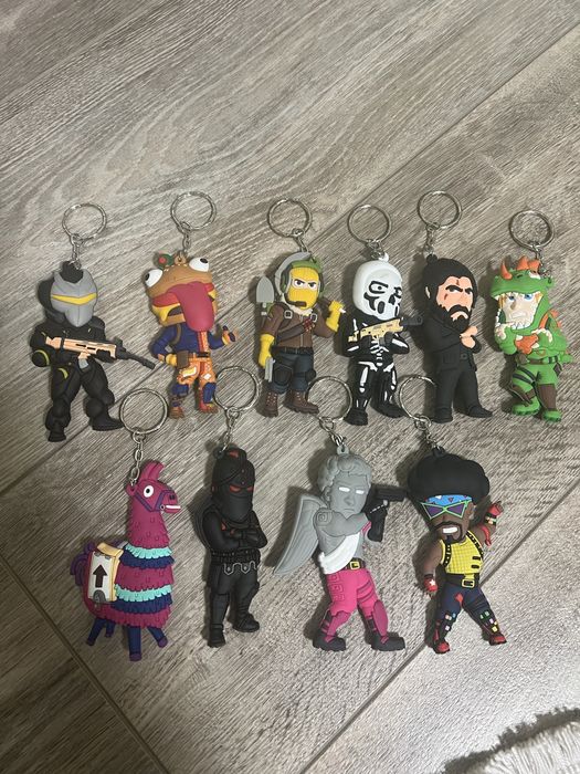 Брелок Fortnite дуже круті брілки