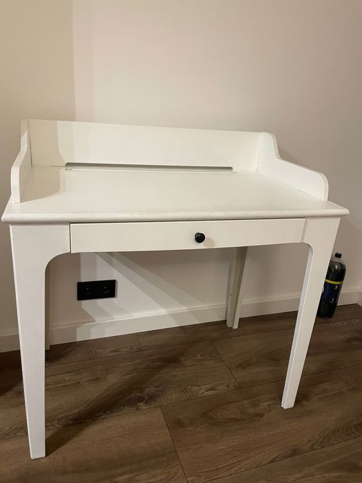 Biurko Ikea LOMMARP przemalowane na biało