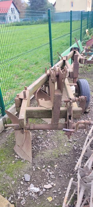 przetrzasarka KUHN FAHR , plug4 duży kosiarka